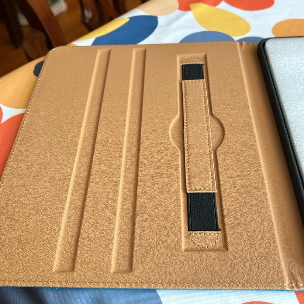 iPad case for 7”x10” iPad. Ordered wrong size. Please research for your size.